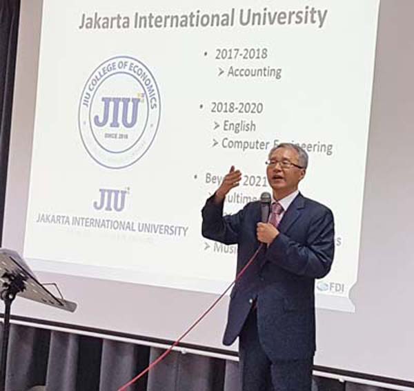 이용규 교수는 지난 2017년 3월 7일 델타마스에서 열린 한국교육단지 K-eduplex 준공식에서 JAKARTA INTERNATIONAL UNIV에 대한 청사진을 발표하고 있다