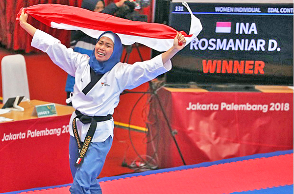 Taekwondo – 2018 Asian Games – Women’s Individual Poomsae, Final - JCC Plenary Hall, Jakarta, Indonesia – August 19, 2018 – Defia Rosmaniar of Indonesia celebrates her victory. REUTERS/Cathal Mcnaughton