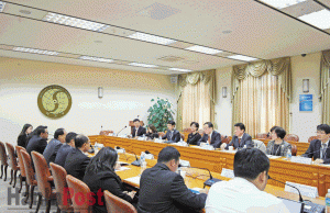 “한국국민 비자면제 할 것” “Bebas Visa Untuk Wisatawan Korea”