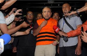 빠뜨리알리스 아크바르 헌법재판소장 뇌물수수 혐의로 체포