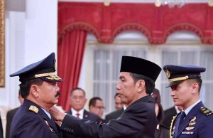 조코위 대통령, 공군참모총장 Hadi Tjahjanto 장군 임명