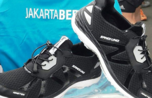 자카르타 부지사 운동화 출근 화제