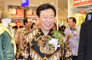 인도네시아 온 신동빈 회장, ‘선물보따리’ 풀까