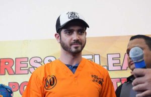 영화배우 Fachri Albar는 마약 복용으로 체포