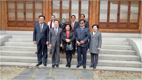 유기준 한인도네시아의원친선연맹 의장과 함께 Meeting with Chairman of Parliamentary Friendship Group of the Parliament, Mr. Yoo  Ki June at luncheon