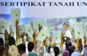 조코위 대통령, 토지사용권 분배