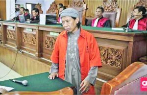 JAD 지도자 아만 압두흐만 사형선고 조직원 수라바야 리우아주 연쇄 자살테러 자행