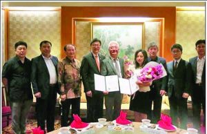 김창범 대사, 수라바야 폭탄테러에 동포 안전 점검 방문