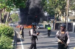 데뽁과 수라바야 연쇄 테러로 외국인 사회 불안감 커