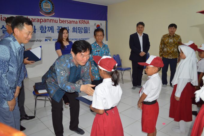 한국철도시설공단, 초등학교에 장학금과 기자재 전달
