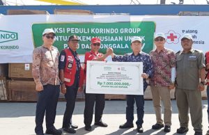 코린도 그룹 70억 루피아 상당 합판 11만장 PALU에 전달