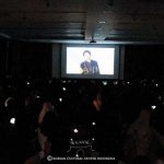 A8-응원봉을 들고 응원하는 참석자들_20190104