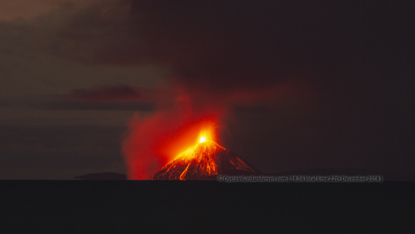 Krakatau-Volcano-eruption-december-2018-Tsunami-Anyer-Indonesia-IMG_8389