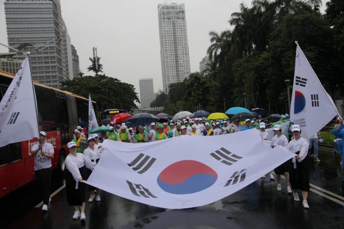 자카르타, 3.1 운동 100주년 평화걷기대회…빗속에서 독립만세 함성