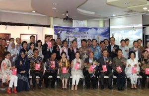 순박한 자바사랑의 꿈, 그리고 조국의 역사적 상흔의 비가