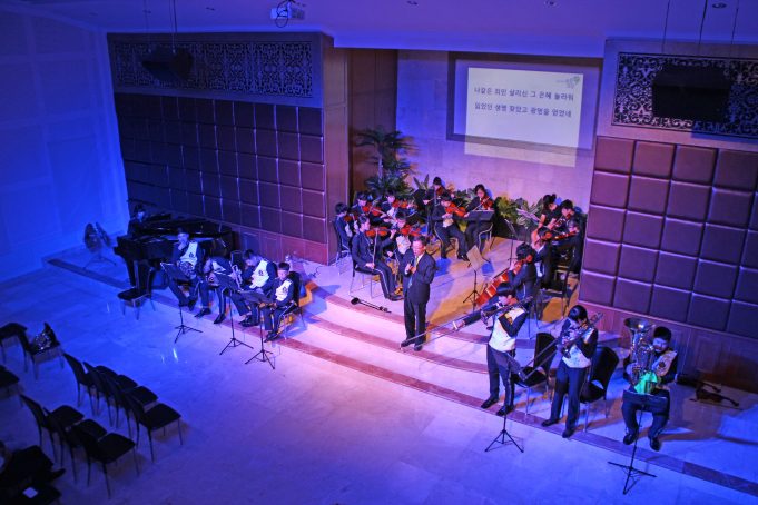 참빛교회 설립 20주년 뽄티아낙 선교대회 준비