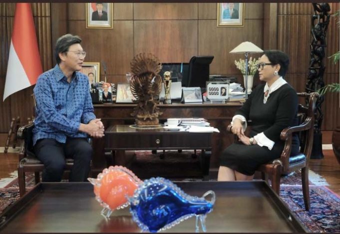 한일경제전쟁에 인도네시아 외교부 중재나서 레트노 외교부 장관, 잇따라 한일 양국 대사 면담