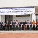 지난 11월 12일 찌까랑 델타마스 지역에 설립한 K-Eduplex의 두번째 건물인 연합관 완공식에서 주요인사들은 테이프 커팅하고 있다