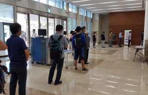 재외선거 자카르타 첫날…코로나19 사태에도 길게 선 동포