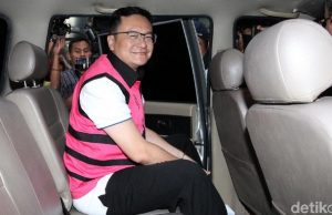 인니 법원, 군경연금 상대 투자사기 재벌에 벌금 4천680억원 베니 쪼끄로사뿌뜨로(Benny Tjokrosaputro, 50) 핸슨 인터내셔널(PT Hanson International Tbk. MYRX) 회장