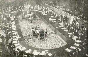 인도네시아 독립 당시 국가 재정 ‘0’ 네덜란드 빚덩이 상속 네덜란드는 1949년 원탁회의(Konferensi Meja Bundar-KMB)에서 인도네시아 주권을 인정하는 대신 식민지 부채 11억3000만 달러도 상속시켰다.