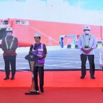 Joko Widodo 대통령은 2020년 12월 20일(일) Bogor 대통령 궁에서 열린 Patimban International Port개항을 시작 하는 소프트 런칭행사를  화상으로 수행했다.