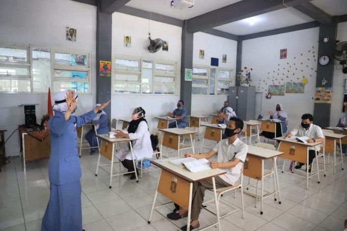 2021년 1월 대면 학습 시작…4부처 장관 서명 동부자와주 교육청은 교사들을 대상으로 대면수업 예행연습을 하고 있다.