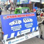 보고로 지역 경찰당국은 PSBB 도로간판을 다시 설치하고 있다.