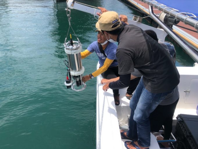 발리에 산호초 바다정원 만든다…한국 기술로 ‘축구장 70배 규모’ 수심수온염분측정기CTD를-활용한-해양-조사
