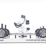 파예즈 압둘 라만 현대차그룹 차량 아키텍처개발센터장(전무)이 E-GMP를 소개하고 있다. (사진 = 유튜브 화면 캡처)