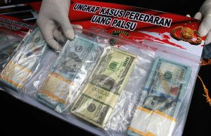 남부 자카르타 이민국, 위조 달러 제작 혐의 외국인 체포