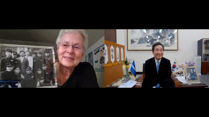 설 앞두고 54년 만에 만난 ‘푸른 눈’ 선생님