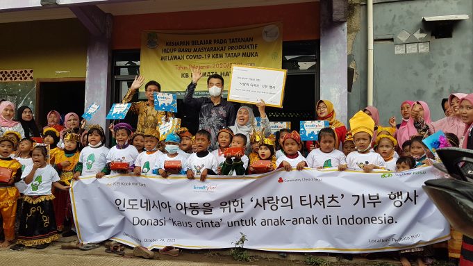 KB국민카드, 버카시 유치원에 사랑의 티셔츠 전달