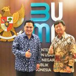 BUMN Erick Thohir 장관과 Krakatau Posco 김광무 대표가 회담전 사진을 찍고 있다. 사진 Kementerian BUMN