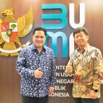 BUMN Erick Thohir 장관과 Krakatau Posco 김광무 대표가 회담전 사진을 찍고 있다. 사진 Kementerian BUMN