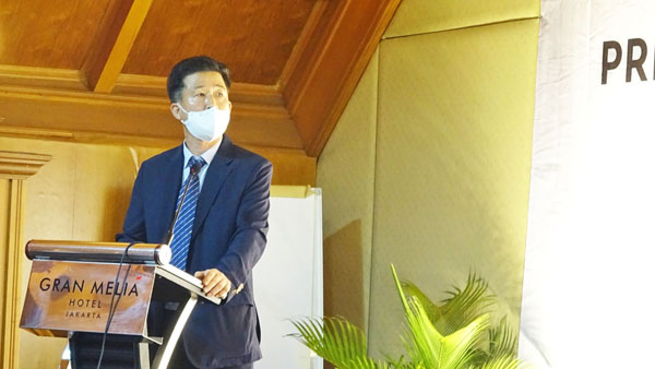 박준영 세진플러스 대표가 12월 18일(토) 자카르타에서 섬유폐기물 재활용 신기술을 설명하고 있다