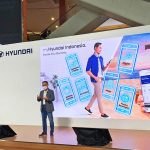 현대자동차 판매법인 하선종 법인장이 mobile myHyundai를 설명하고 있다.