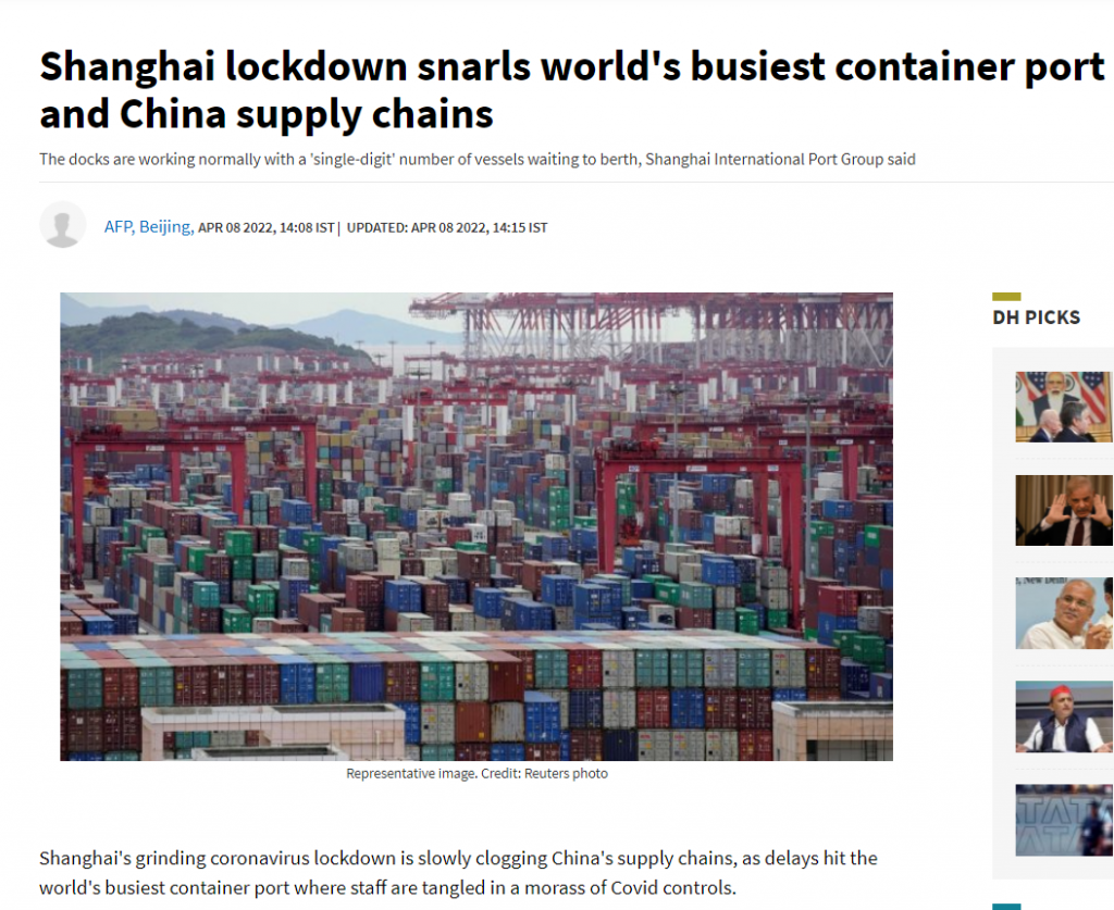 락다운된 상하이 항구에 정체된 배와 콘테이너가 쌓여있다. 기사 AFP통신