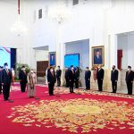 중앙선거관리위원회(KPU)와 선거 관리감독청 (Bawaslu) 위원 취임식. 사진 내각사무처 제공–