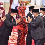 중앙선거관리위원회(KPU)와 선거 관리감독청 (Bawaslu) 위원 취임식. 사진 내각사무처 제공