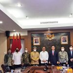 한국대사관은 지난 4월1일(금) 밤방 수산토노(Bambang Susantono) 수도이전기관장과 면담을 하고 기념촬영하고 있다. 사진 한국대사관