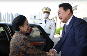 콤파스 오피니언 “메가와티만이 김정은을 중재할 수 있다”