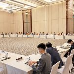 인도네시아 진출기업 연합회 14개 협의체와 37개 공공기관 대표는 ‘2022년 상반기 팀코리아 전체회의’에 참가해서 열띤 토론을 이어가고 있다.