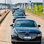 조코위 대통령과 장관들은 현대차 전기차 G80 탑승하고 이동하고 있다.