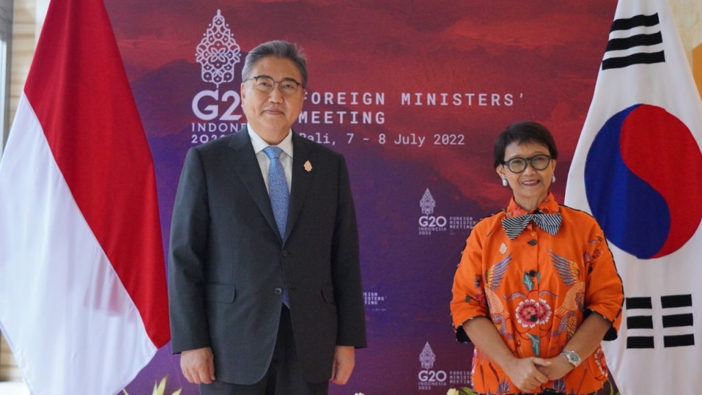 발리 G20 외교장관회의에서 박진 외교부 장관과 레트노 마르수디 인도네시아 외교부 장관. 사진 인니외교부 제공