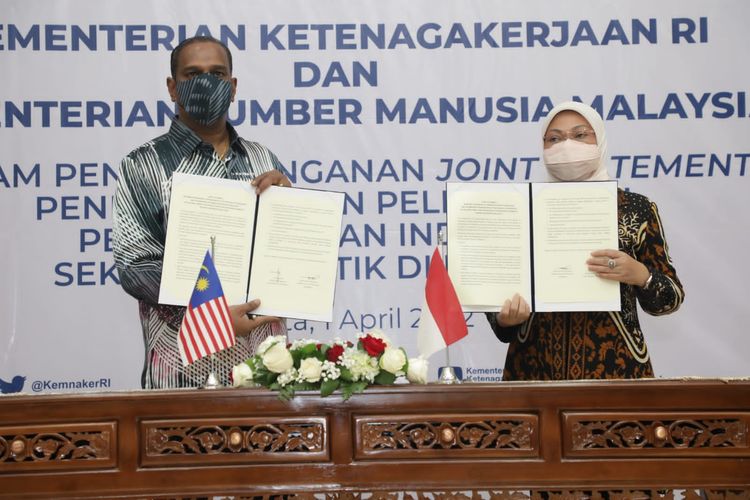 인력부 장관(Menaker) Ida Fauziyah와 말레이시아 자원부 장관 Dato' Sri M. Saravanan Murugan은 2022년 4월 자카르타에서 모든 PMI 배치, 모니터링 및 귀환 프로세스를 위한 단일 채널 메커니즘을 규제하는 양해각서에 서명했다.