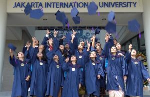 자카르타국제대학교(JIU) 종합대학교 승격 및 제1회 졸업식 성료