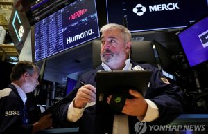 파월 매파본색에 뉴욕증시 ‘검은 금요일’…다우, 1천P 폭락