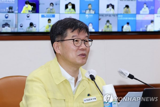 한국정부 “확산세 꺾이지 않고 있어…확진자 30만명 대응체계 매진”