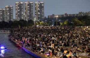 코로나 ‘엔데믹 전환’ 언제?…전문가들 “겨울 잘 지나가면 봄쯤”